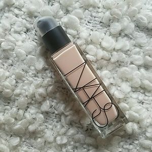 NARS natural radiant longwear foundation
